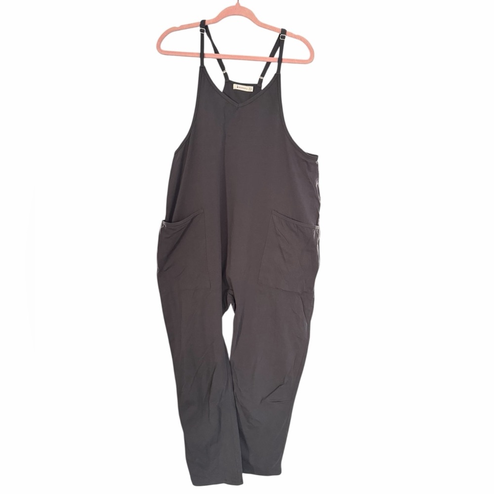 OUFEIYA Women’s Jumpsuit Charcoal
Size L - Stretch - PTP 21”  NWOT Inseam 26”